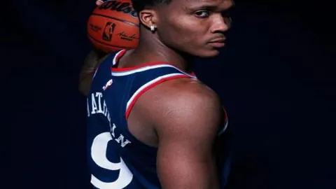 杨佳敏领跑北极羽毛球公开赛女单赛事，成头号杀球高手。